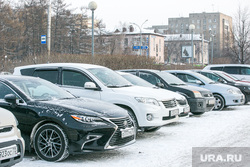 Виды города, зима. Тюмень, машины, стоянка, автомобили