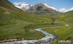 Кавказские горы в окрестностях Эльбруса, горная река, природа россии, природа кавказа, приэльбрусье, река кыртык, кавказские горы, гора джунтаган, туризм, горы