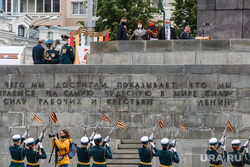 Свердловские власти отобрали у федералов парад Победы