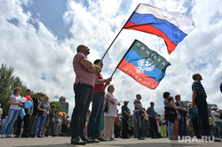 Митинг за мир в Донецке. Украина, донецкая народная республика, днр, стояние, митинг, триколор, флаг россии