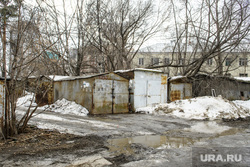 Виды Екатеринбурга, грязь в городе, гараж, благоустройство города, комфортная среда