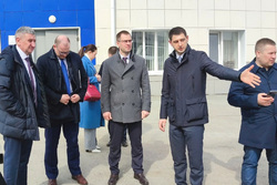 Для Юрия Авдалова (второй справа) выдвижение в гордуму — первый политический опыт
