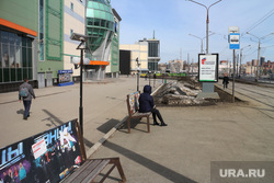 Городской траффик во время нерабочих дней точки съемки понедельник Пермь, гипермаркет семья пермь