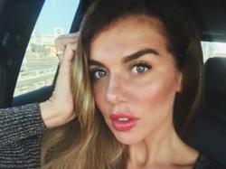 Седокова сделала операцию на глаз