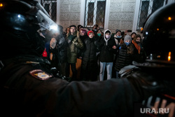 Ночное шествие оппозиции в центре города. Москва, задержание активистов, митинг, полиция, росгвардия, несанкционированная акция, навальнинг, студенты, винтилово, омон, хапун, сцепка