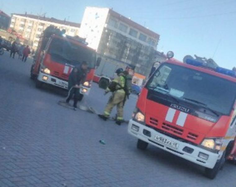 К ТРЦ «Пушкинский» приехали пожарные машины
