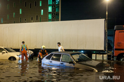 Последствия грозы в Москве. Москва, потоп, наводнение, коммунальная беда, дождь