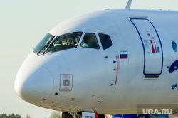 В аэропорту Челябинска приземлился «Суперджет» с вахтовиками Чаяндинского месторождения Якутии. Челябинск, маски, пилот, эпидемия, летчик, авиация, сухой суперджет, самолет, экипаж самолета, суперджет, защитные маски