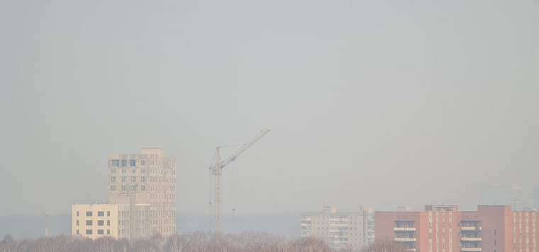 Над городом висит смог от лесных пожаров