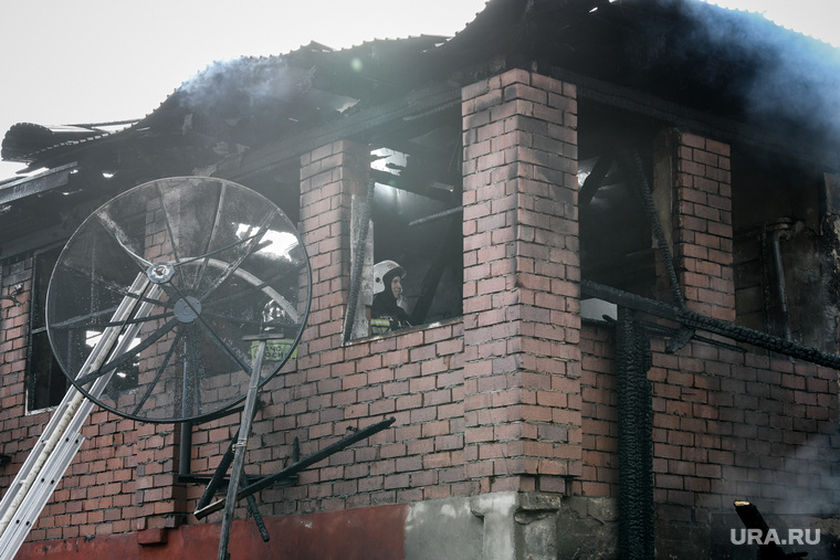 Пожар на Уралмаше, на улице Никитина 112а. Екатеринбург