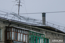 Провалившаяся крыша на доме по улице Томина 106. Курган., аварийная крыша, проблемы жкх
