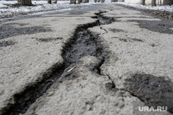 Разбитые дороги. Екатеринбург, тротуар, улица луганская, трещина на тротуаре
