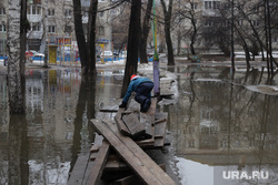 Дождь и затопленные парки. Екатеринбург, лужа