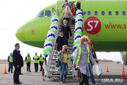 Первый рейс из Сочи. Курган, аэропорт, авиарейс, пассажиры, самолет, трап самолета, S7 Airlines