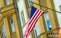 Флаг ЛГБТ на посольстве Соединенных Штатов Америки. Москва, лгбт, флаг лгбт, американское посольство, посольство сша, радужный флаг, сексуальные меньшинства