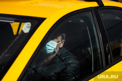 Дезинфекция автомобилей такси «Яндекс.Такси». Екатеринбург, такси, водитель, таксист, медицинская маска, защитная маска, яндекс такси, маска на лицо, мужчина в маске