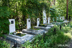 Широкореченское кладбище. Екатеринбург, широкореченское кладбище, мемориал ил-76