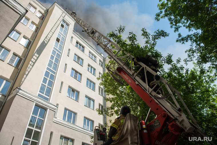 Пожар в многоэтажном жилом доме на улице Шейнкмана. Екатеринбург