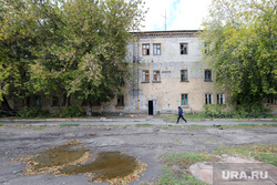 Аварийное жилье по улице Дзержинского. Курган  , старый дом, двор, аварийное жилье, улица дзержинского, старое помещение, улица дзержинского дом 22