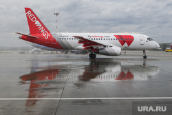 Самолет авиакомпании Red Wings в аэропорту Кольцово. Екатеринбург, ред вингс, авиакомпания red wings