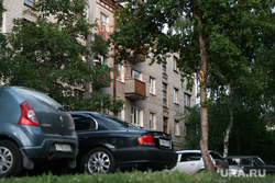 Дом по улице Бородина, 31, где неизвестный открыл стрельбу по машинам и прохожим. Екатеринбург, бородина улица 31