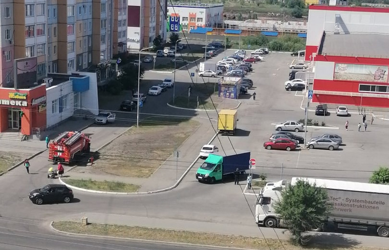 В районе «Семейного Магнита» дежурят пожарные