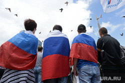 Митинг за мир в Донецке. Украина, птицы, небо, триколор, флаг россии