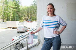 Жительница Екатеринбурга Алена Смышляева у здания отдела полиции №9 Верх-Исетского района. Екатеринбург, смышляева алена