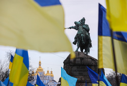 Официальный сайт президента Украины, флаги украины, памятник богдану хмельницкому