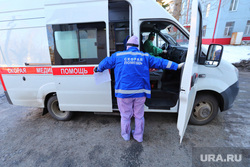 Приёмный покой в красной зоне городской больницы. Курган, защитный костюм, медики, фельдшер, зона карантина, красная зона, городская больница 2, скорая помощь