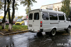 Обыски штаба Навального. Тюмень, лужа, газель, маршрутка, осень