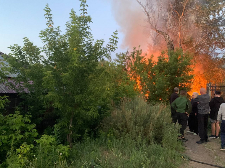 Сгорел парк. Пожар в Центральном парке Белгорода. Пожар в Бакмасихе пожар подошел к городам.