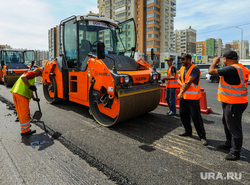 Дорожное строительство. Челябинск, каток, строительство дороги, дорожные работы, укладка асфальта, дорожное строительство, гастарбайтеры, рабочие, дорожники