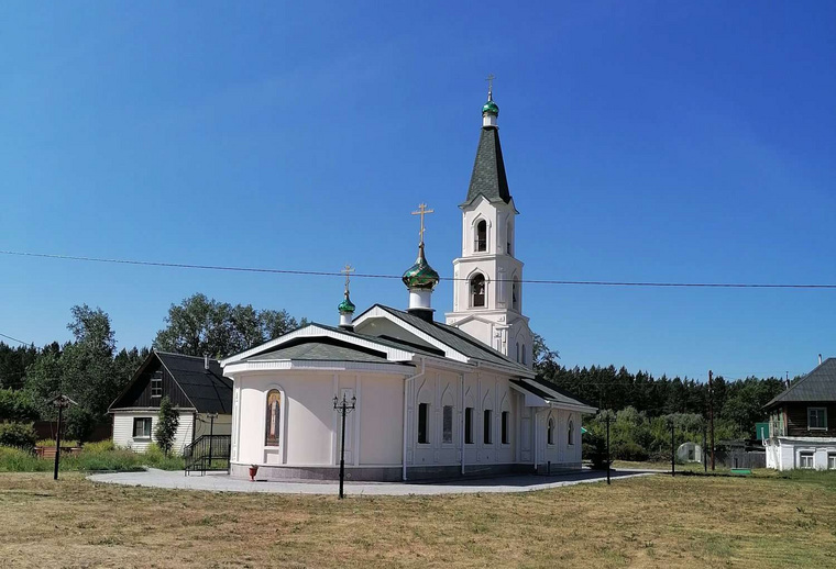 Храм в честь Живоначальной Троицы на территории монастыря заново отстроен на деньги мецената из Челябинска