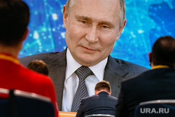Большая пресс-конференция президента РФ. Москва, путин на экране