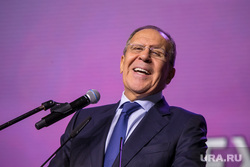 Международный Форум Добровольцев в Москве на ВДНХ. Москва, лавров сергей, смех, портрет