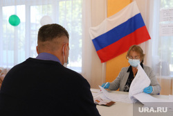 Выборы 2020. Выборы депутатов Курганской областной  думы седьмого  созыва. Курган , мужчина, избирателный участок, триколор, голосование