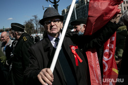 Митинг-встреча с депутатом от КПРФ Валерием Рашкиным. Москва, красный флаг, флаг, кпрф, митинг, коммунисты
