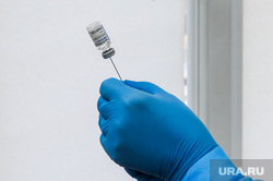 Вакцинация от коронавирусной инфекции в городской больнице №1. Челябинск, укол, шприц, процедурный кабинет, вакцинация, коронавирус, прививка от ковид