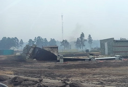 В поселке, откуда эвакуировали пострадавших, огонь уничтожил 63 строения