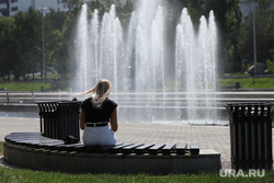 Жаркий день. Екатеринбург, исторический сквер, тепло, лето, жара, фонтан, девушка на скамейке, лето в городе