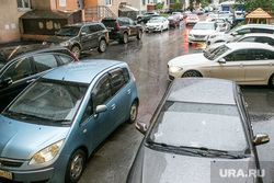 Долгожданный дождь. Тюмень, машины, автомобили во дворе, машины во дворе