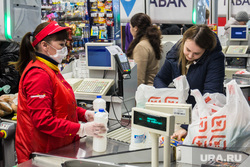 Магазин "Магнит". Магнитогорск, продукты, касса, медицинская маска, перчатки медицинские, магазин магнит, коронавирус