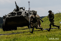 Первый день форума "Армия 2019" на Свердловском полигоне. Екатеринбург, бтр, армия, военные, бронемашина, бронетранспортер, спецоперация, контртеррористическая операция, войсковая операция