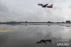 Подготовка рейса авиакомпании Red Wings Екатеринбург-Саратов. Екатеринбург, ред вингс, сухой суперджет, самолет, ssj100, sukhoi superjet100, авиакомпания red wings
