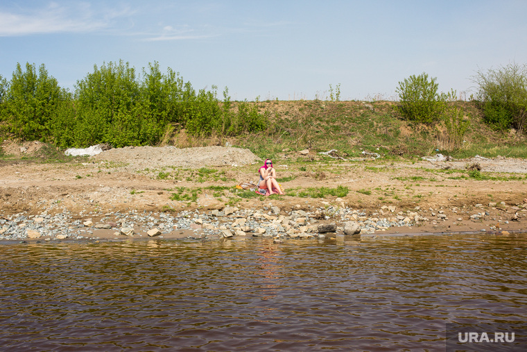 Майская жара. Тюмень, загар, берег реки, водоем, река кама