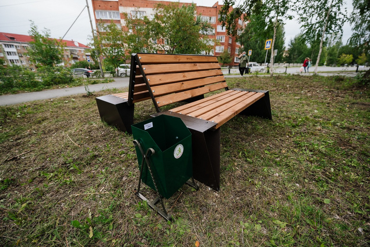 В общественном пространстве установили новые лавочки