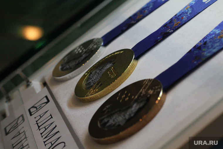 Презентация олимпийских медалей зимних игр 2014 года в Сочи. Екатеринбург, медаль сочи, адамас