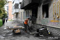 Последствия пожара в жилом доме на улице Стахановская, 51а. Екатеринбург