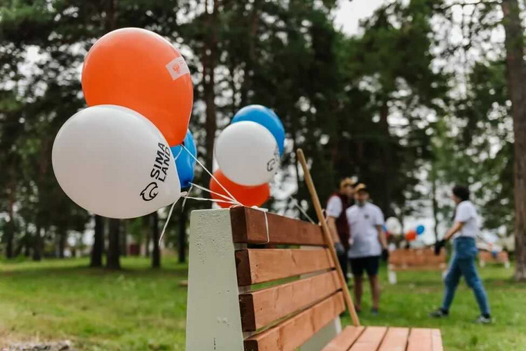 Волонтеры установили новые лавочки